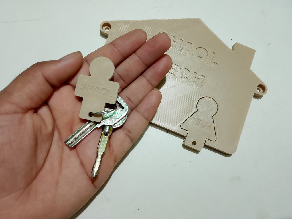 Customizable Magnetic Family Key Hanger