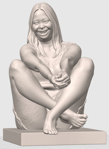 Akemi sentada 1