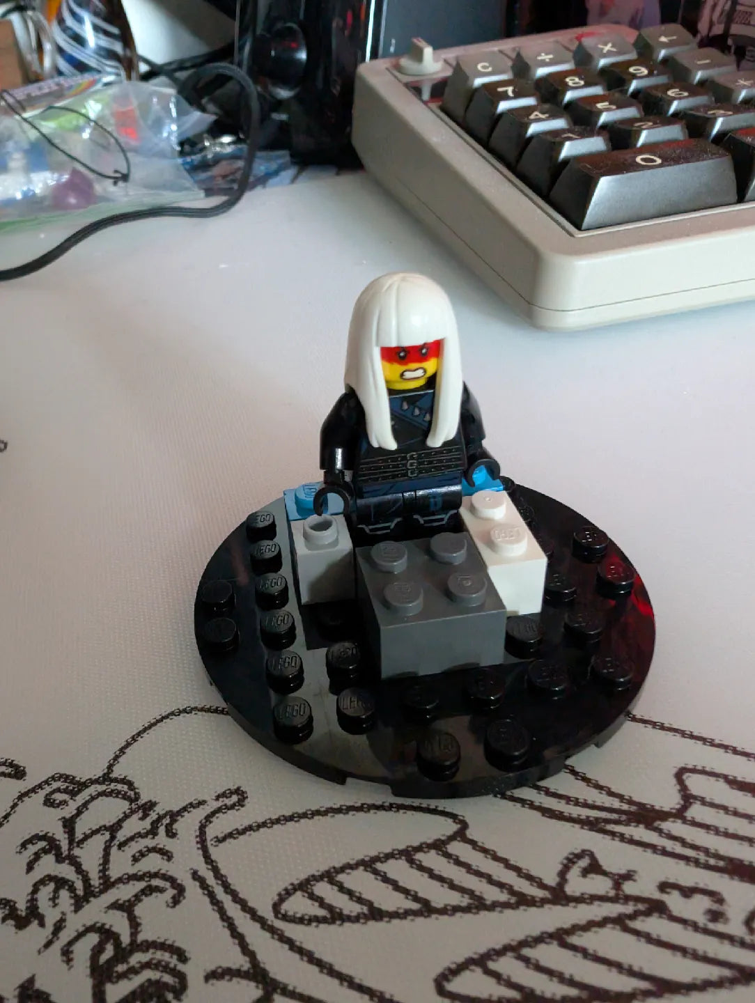 Brick Minifigure Heel Saver / Minifig Stand Iego