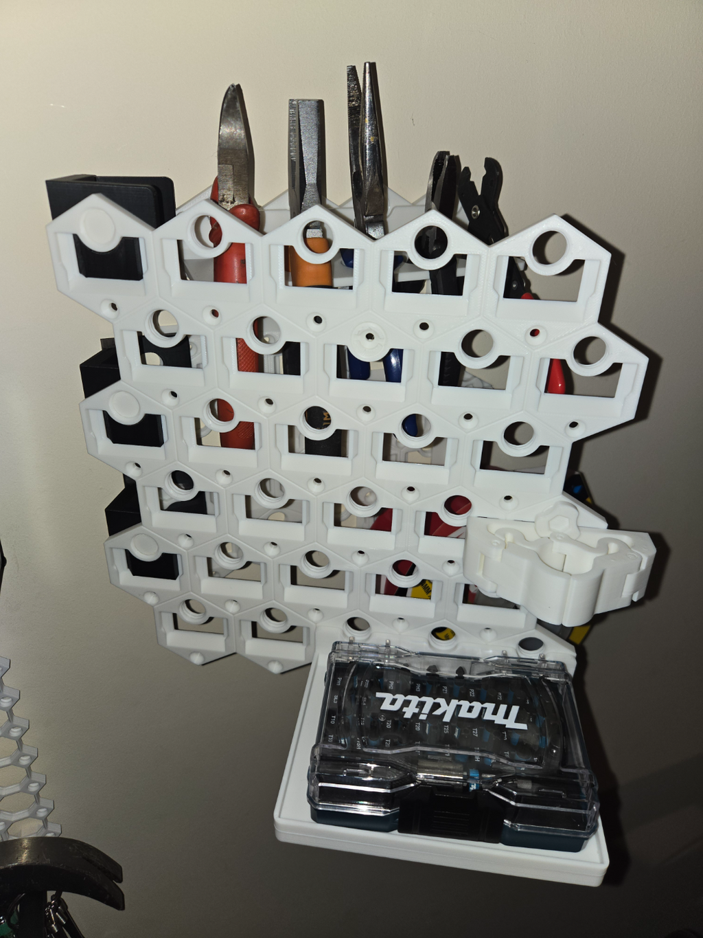 Version 1 hinges for GOEWS tiles