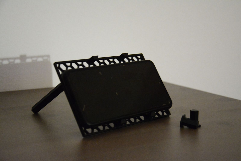 Phone stand adjustable