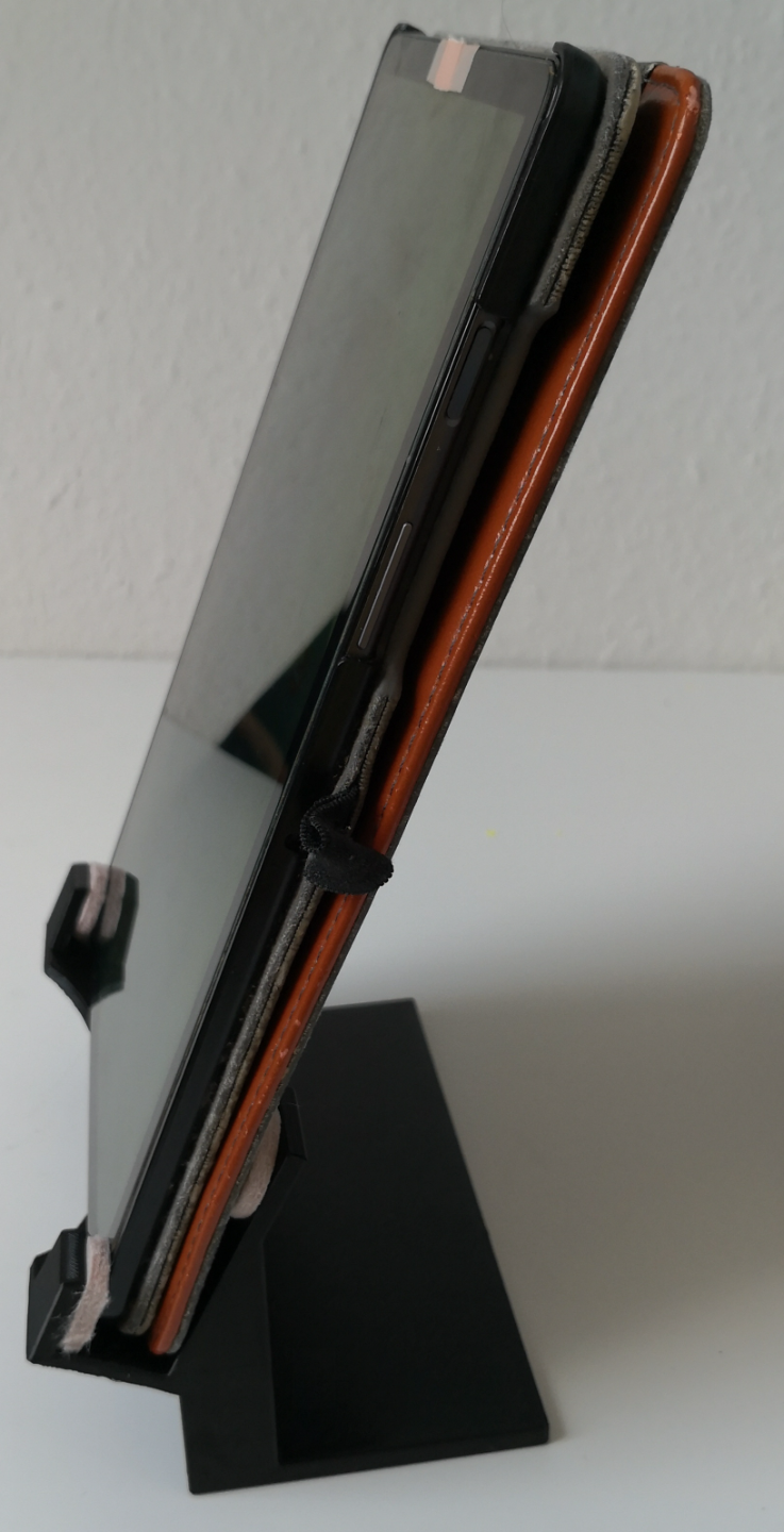 stand_for_tablet_with_protective_cover