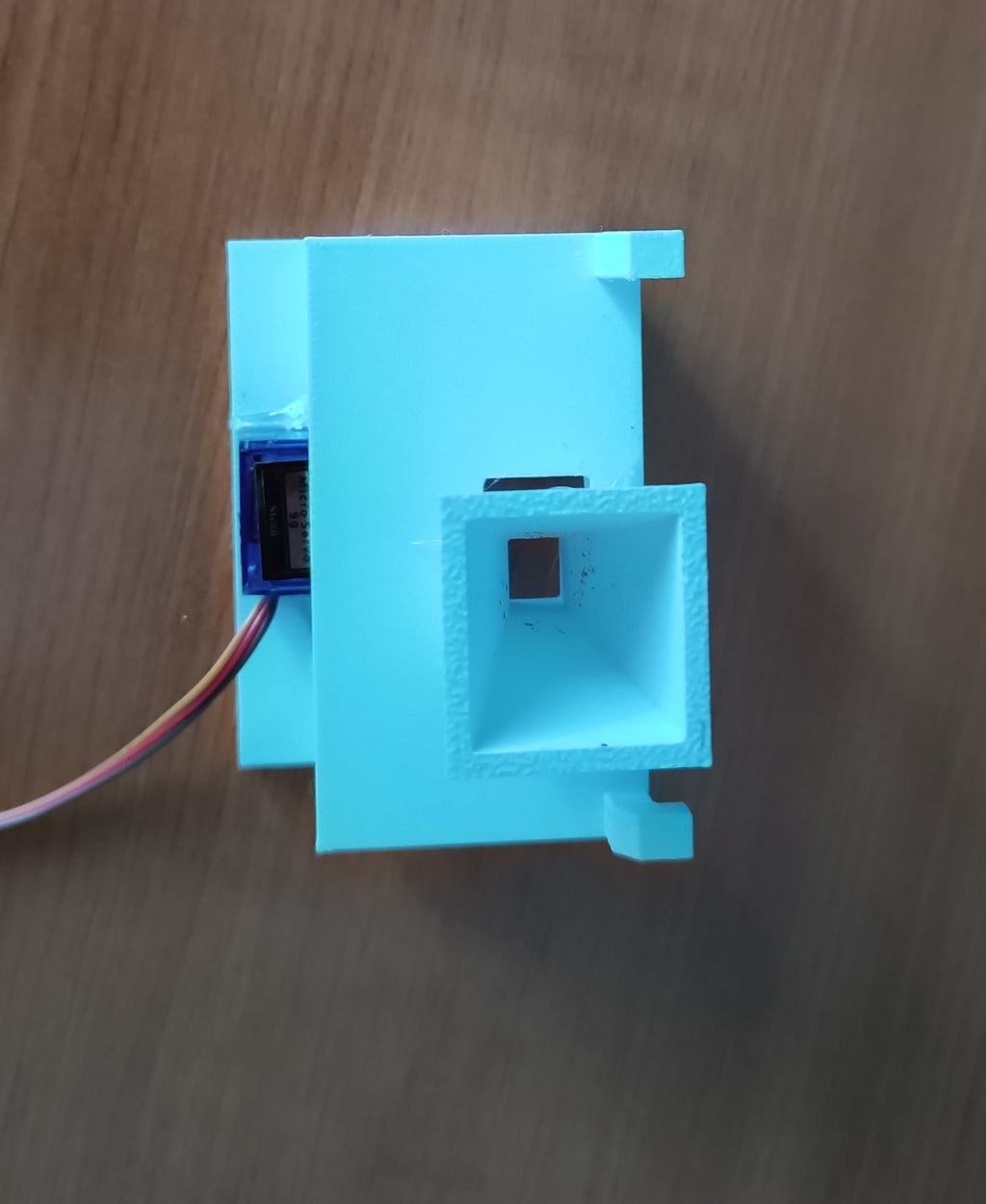Automatic fish feeder