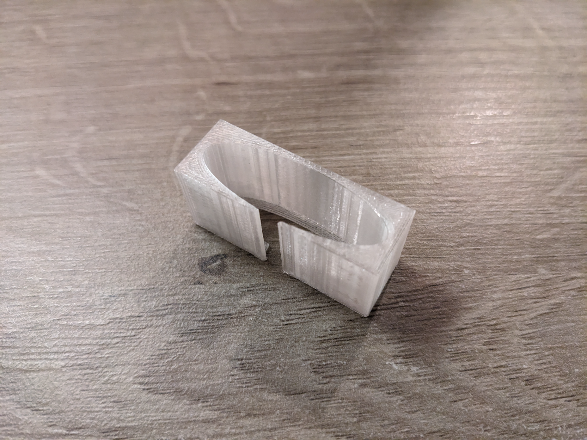 USB cord holder. clip 20mm width.