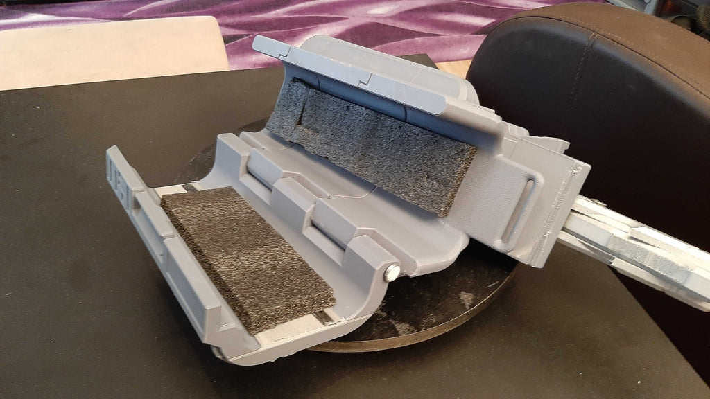 Predator gauntlet with Wrist Blade and Scimitar