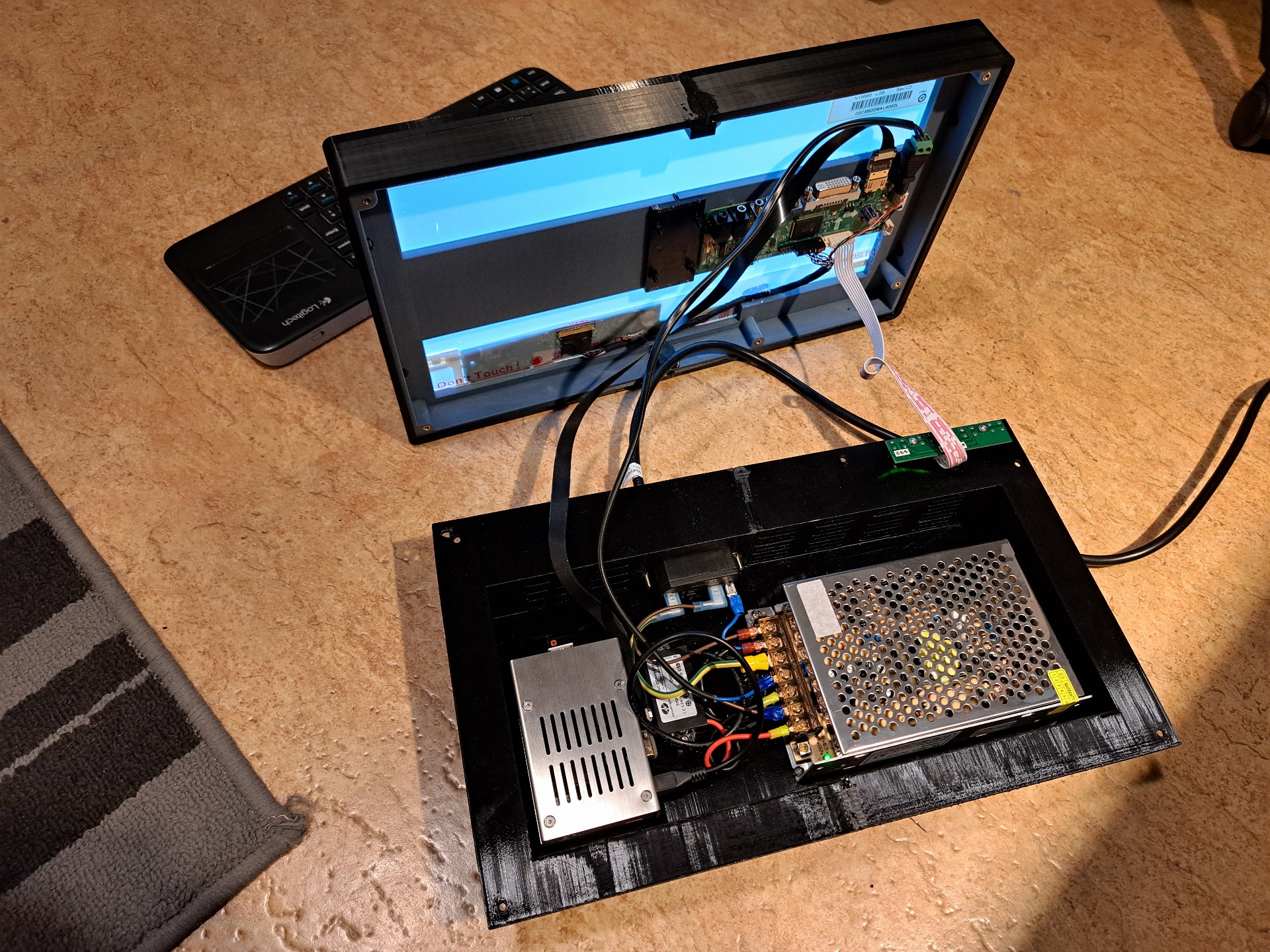 Monitor Case - Infohub