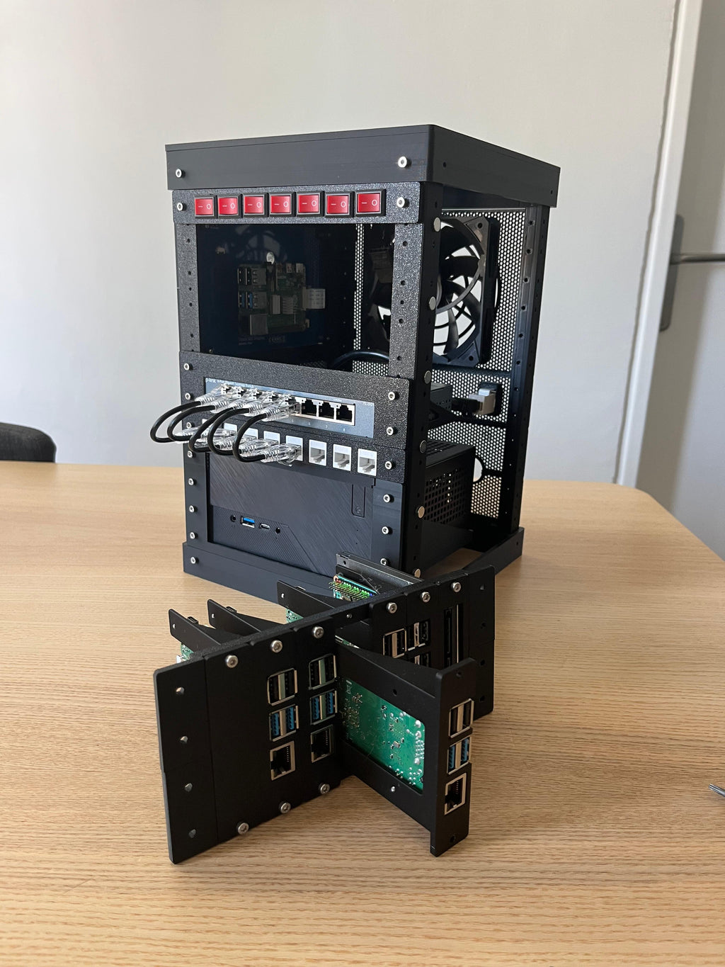 Microlab 2 - Mini Modular Home Server Rack