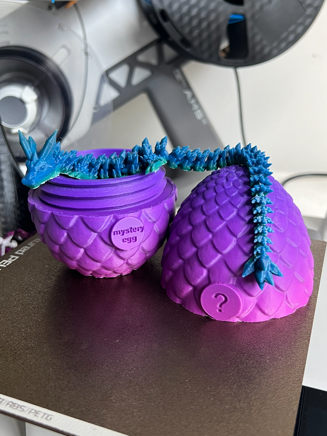 Mystery Dragon Egg (Screw-Twist Reveal)