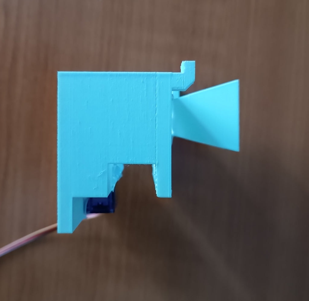 Automatic fish feeder