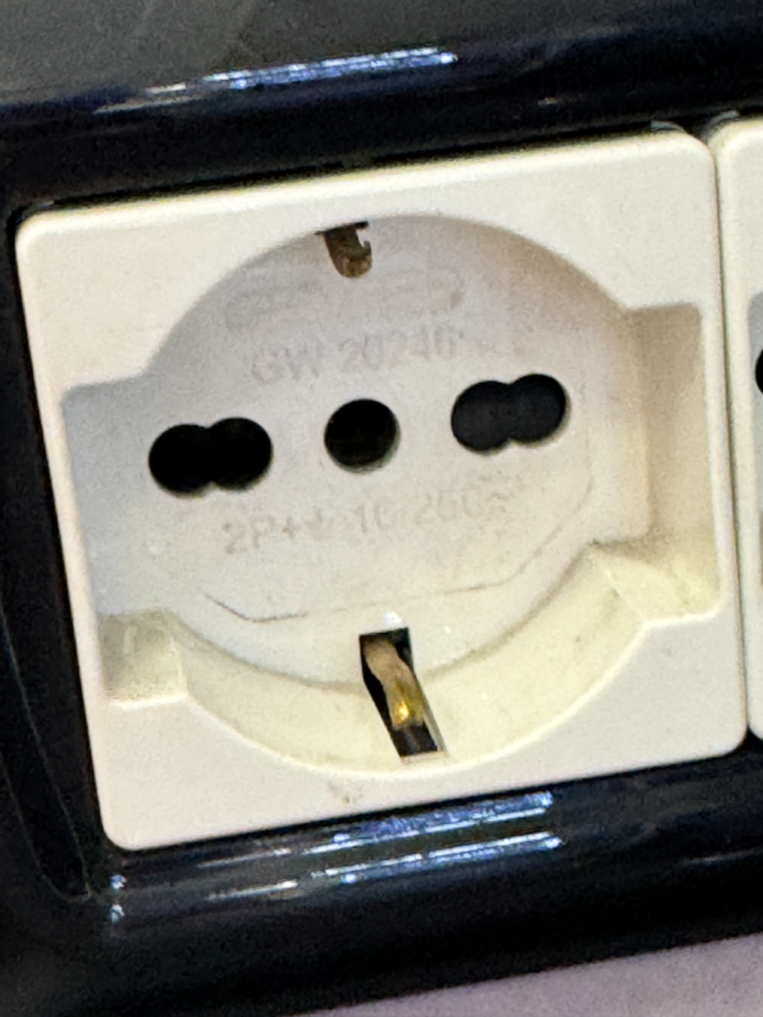 shuko adapter