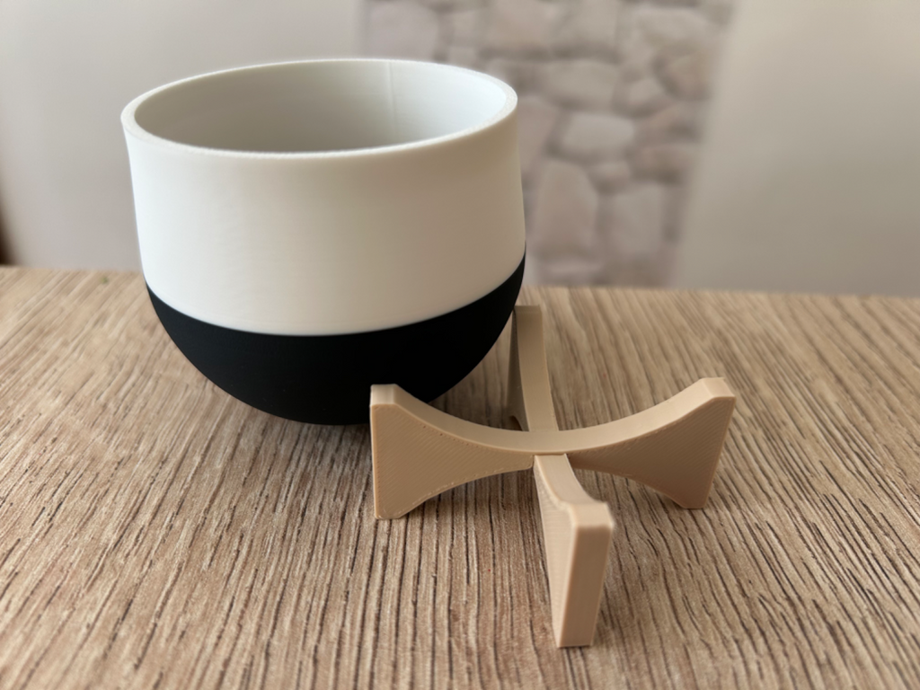 Planter with legs