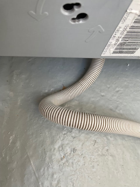 HOSE CURVE GUIDE FOR DISHWASHER OR WASHING MACHINE