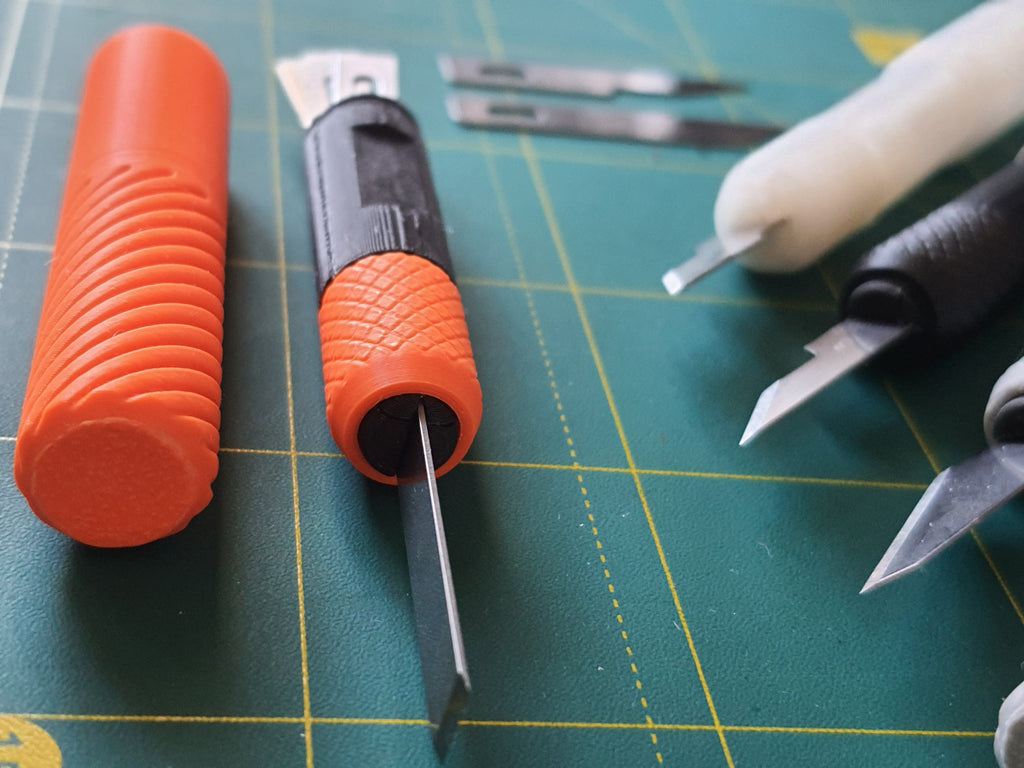Compact hobby knife