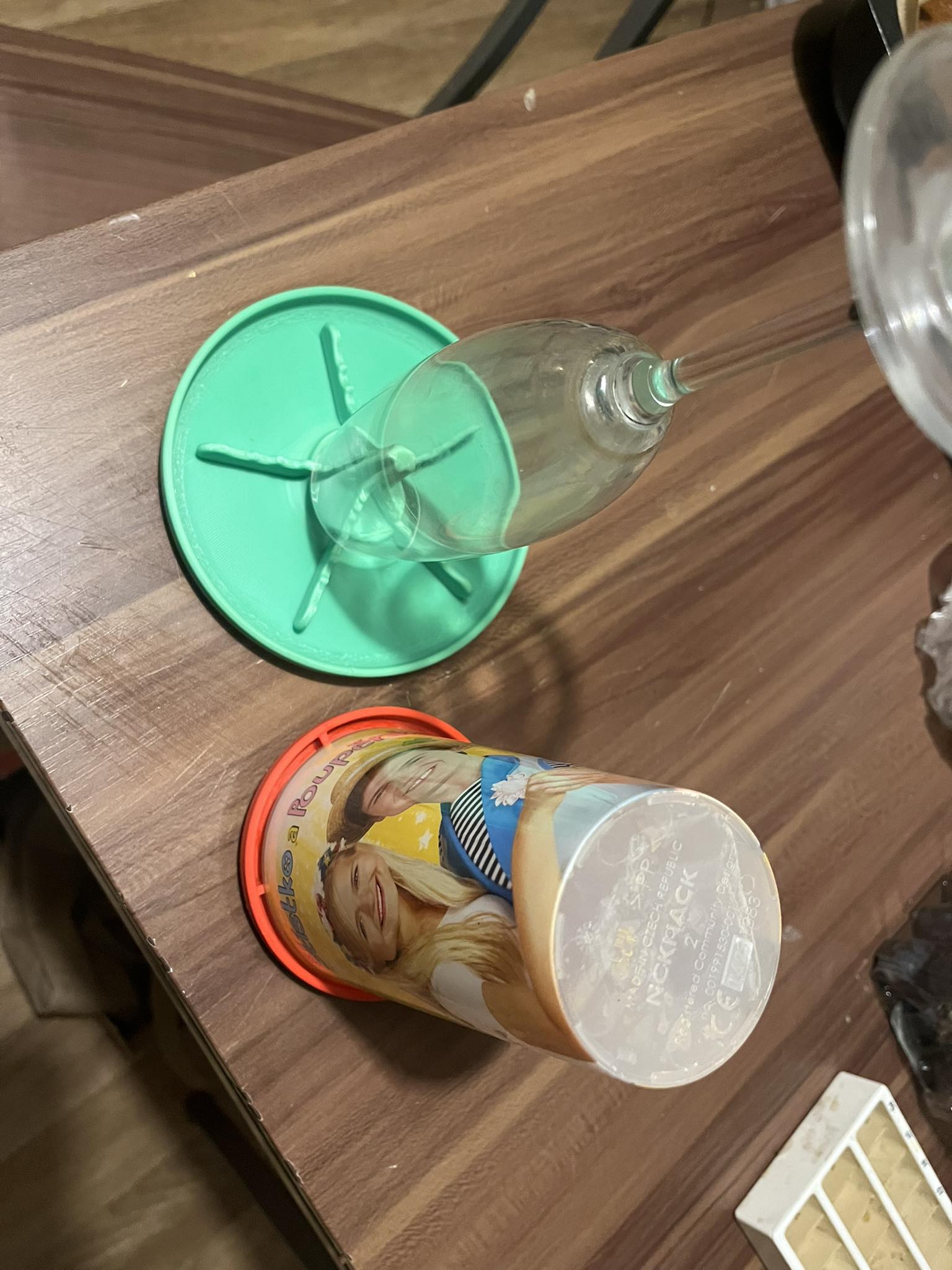 Dripper for cups and glasses