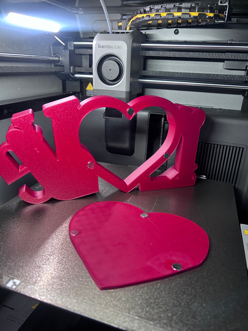 HEARTSTACK – Layered Magnetic Display Stand
