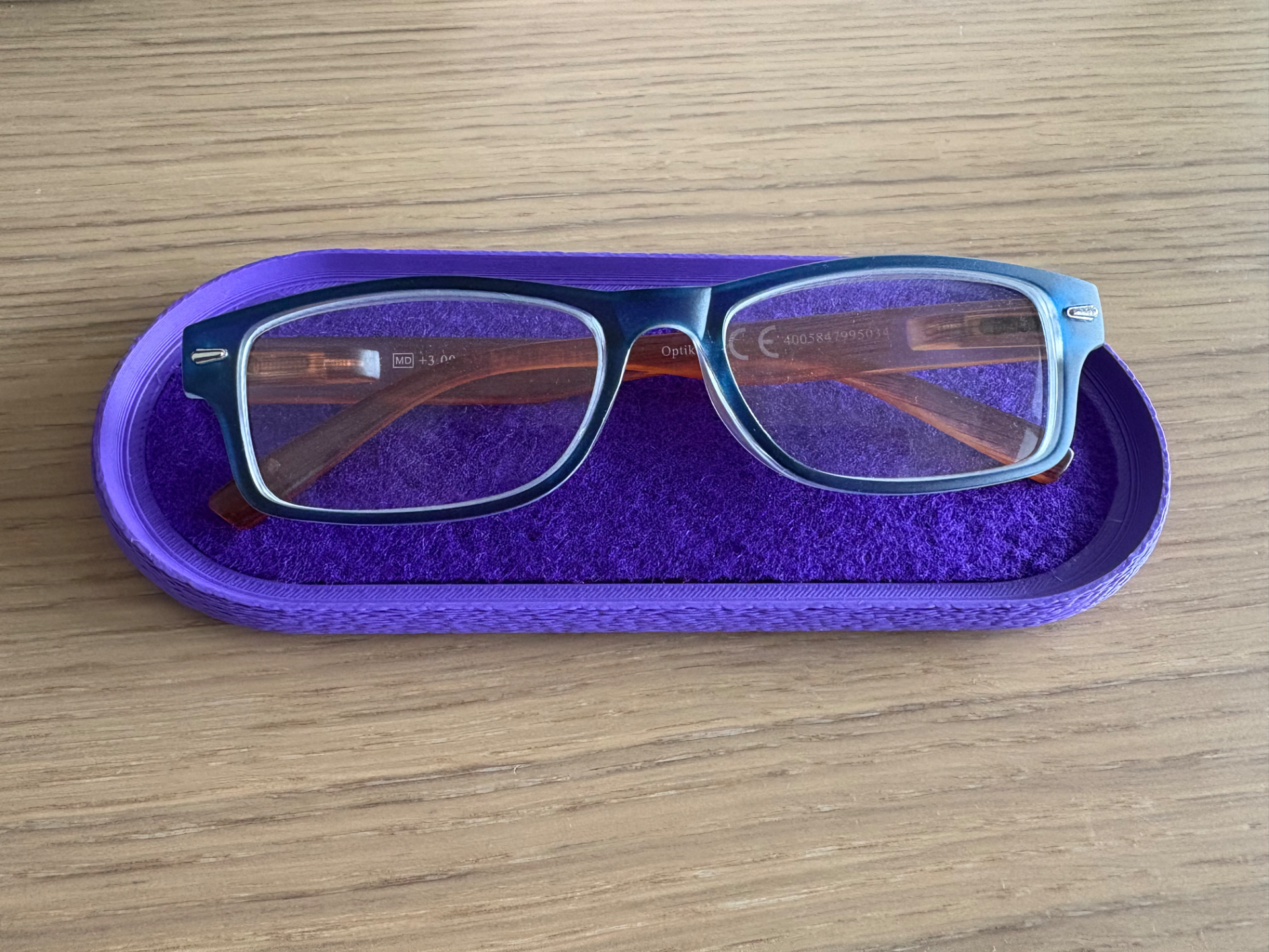 glasses holder