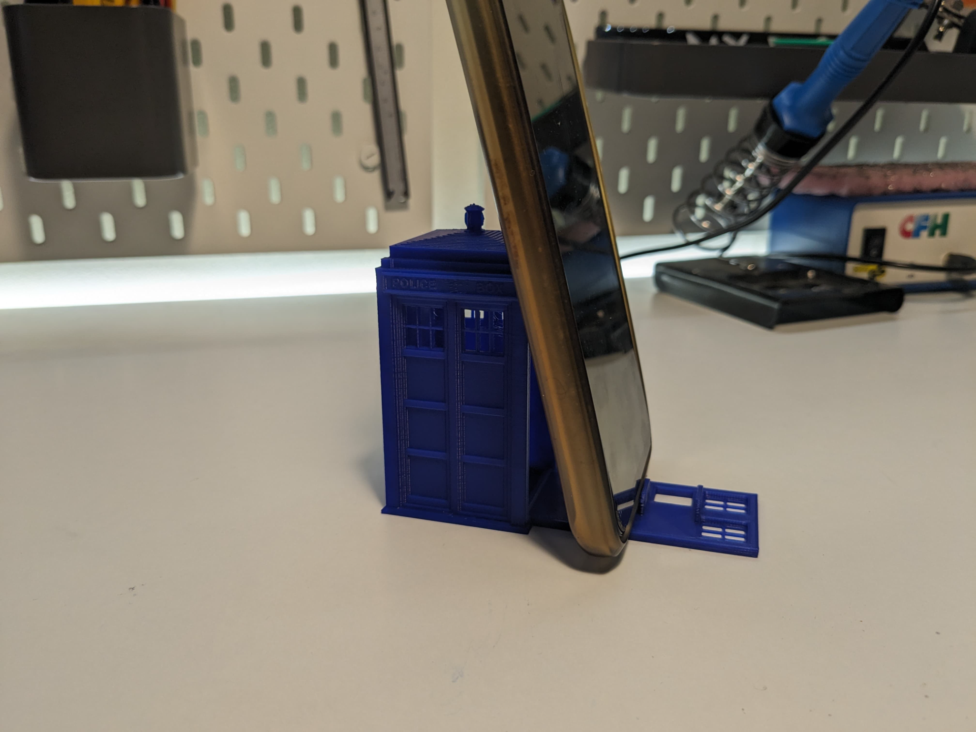 Tardis Doctor Who Phone Stand || print-in-place