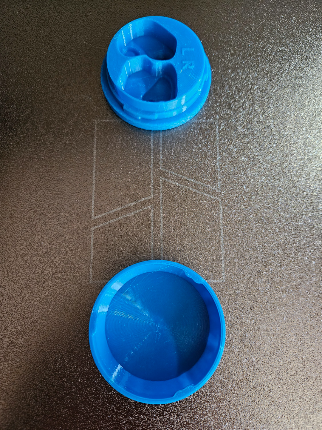 Earplug case twist lock | No supports