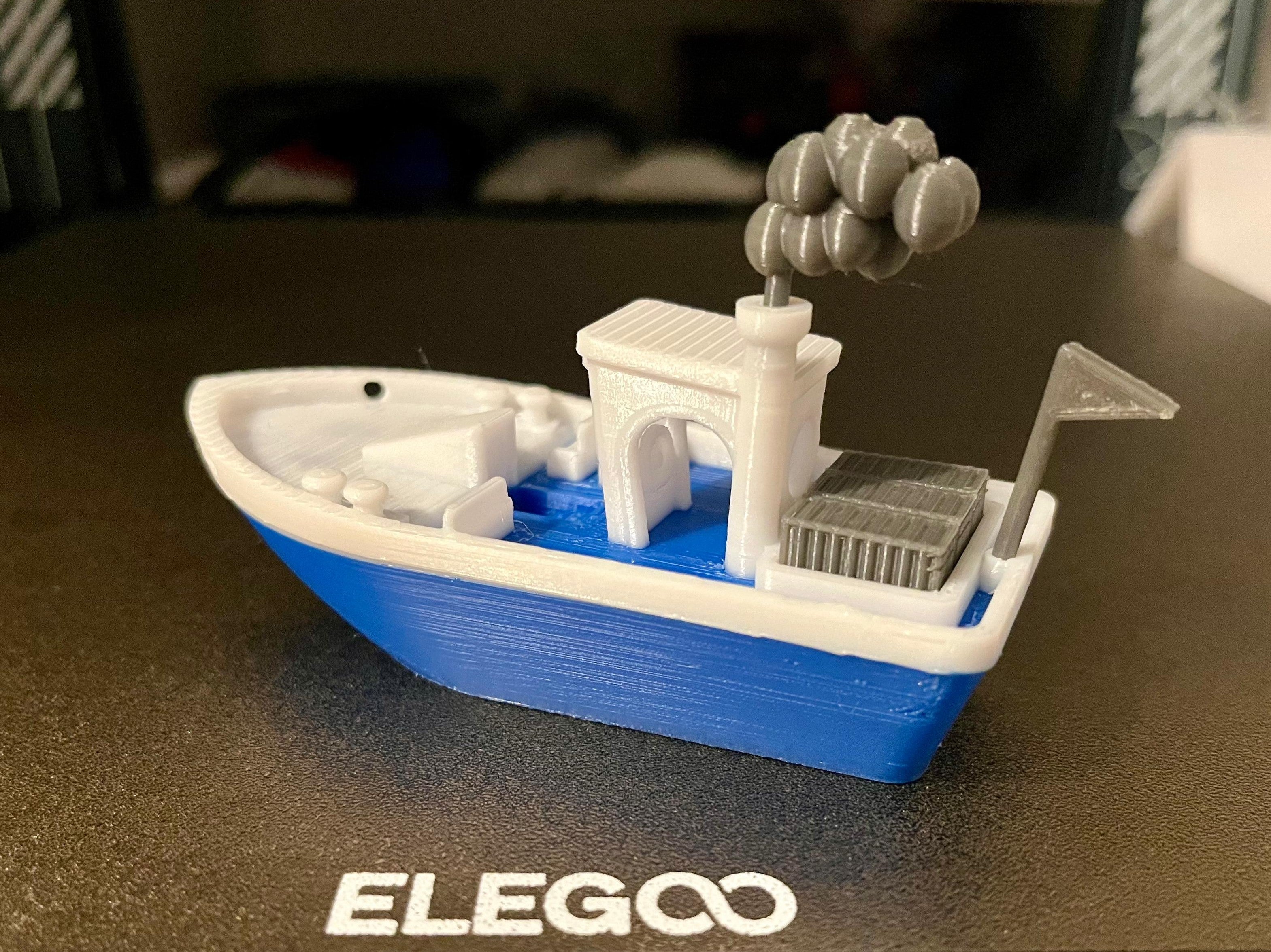 Stable floating Benchy w. Cargo Smoke & Flag (AMS)