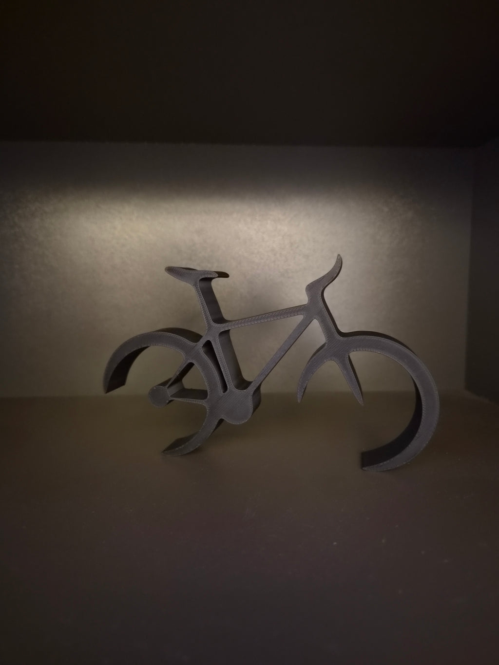 Scultura di Bicicletta in Design Astratto