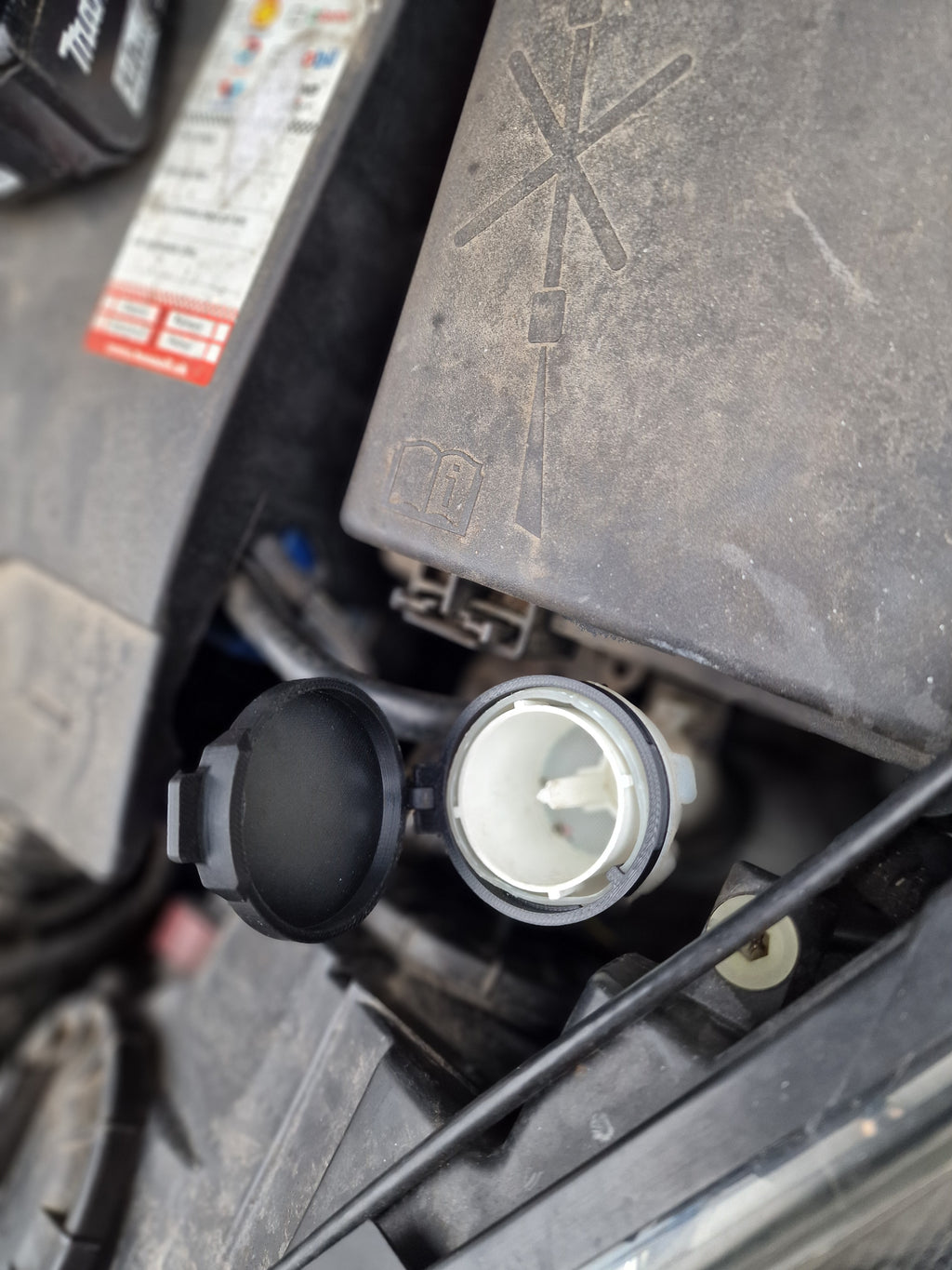 Opel Insignia - washer fluid cap
