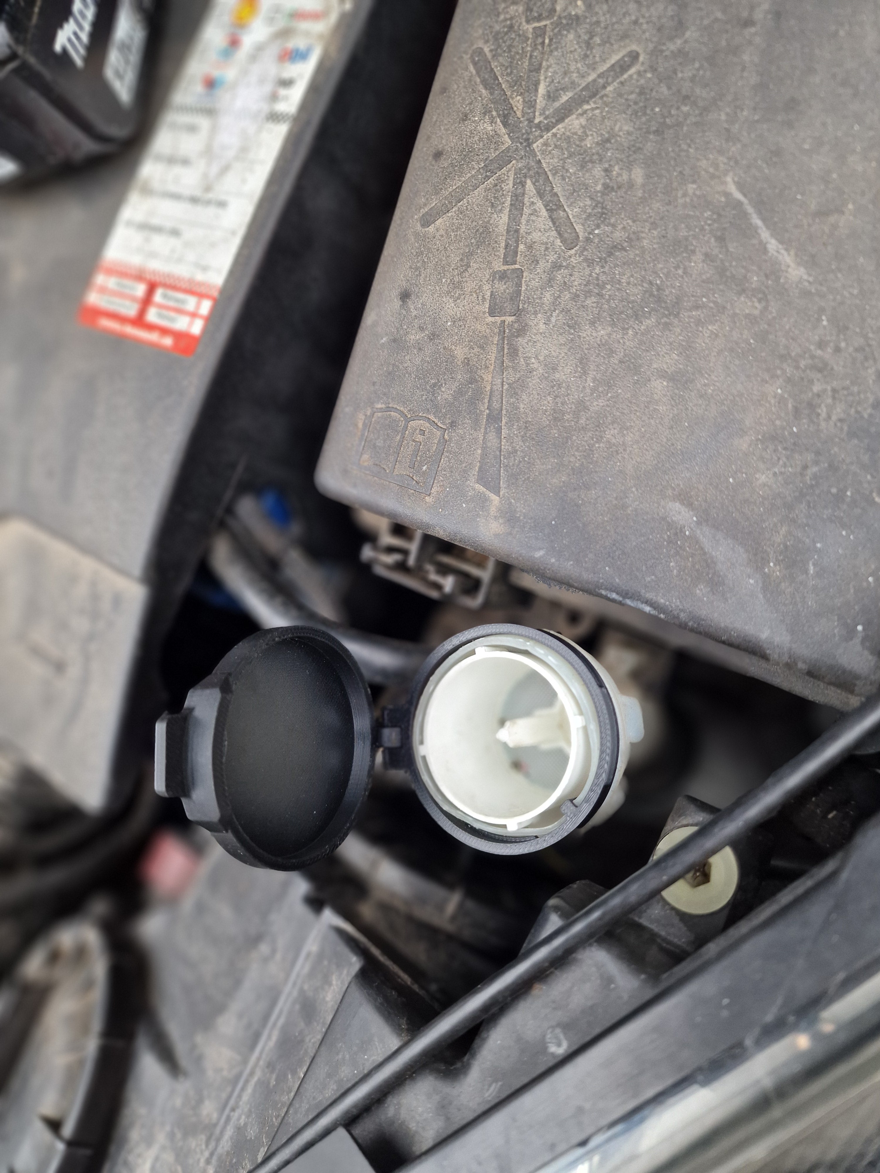 Opel Insignia - washer fluid cap