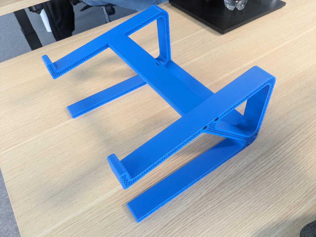 Raised laptop stand with space under