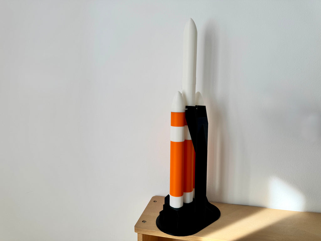 Delta IV Heavy – 1:207 Scale Model (ULA)