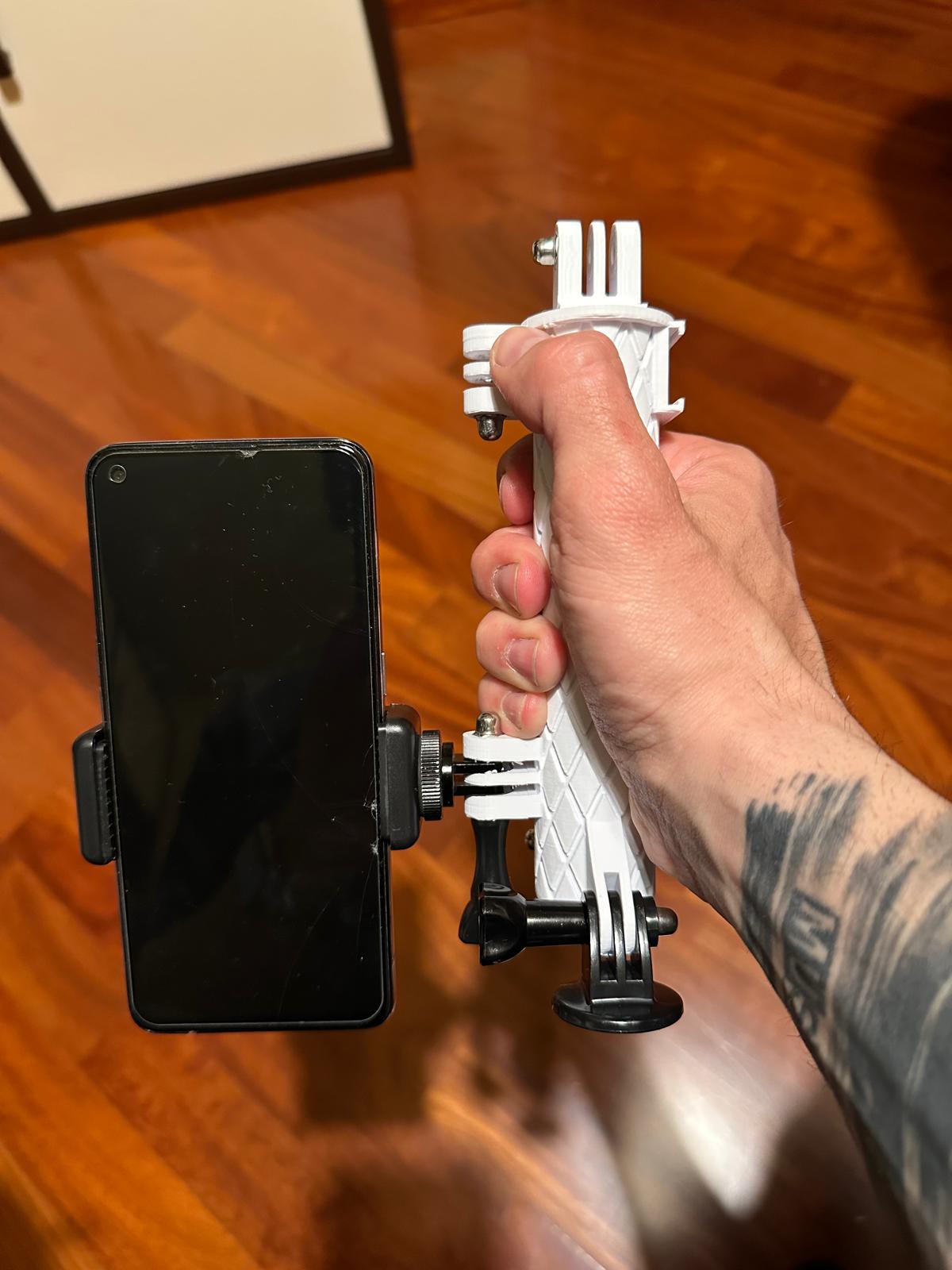 multi-accessory camera handle