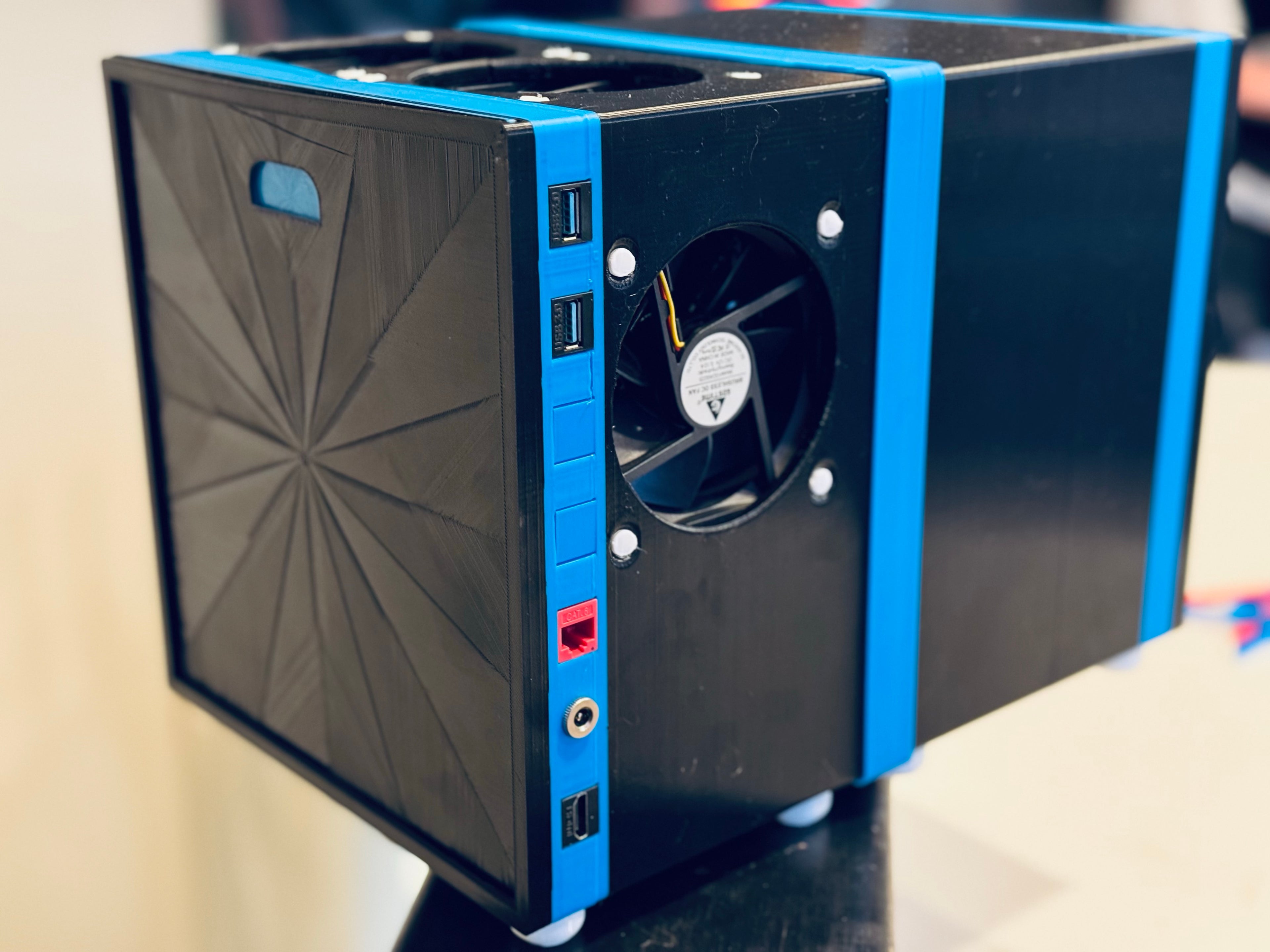 pillarmax - Open Source 16-bay NAS + 3.5" drives.