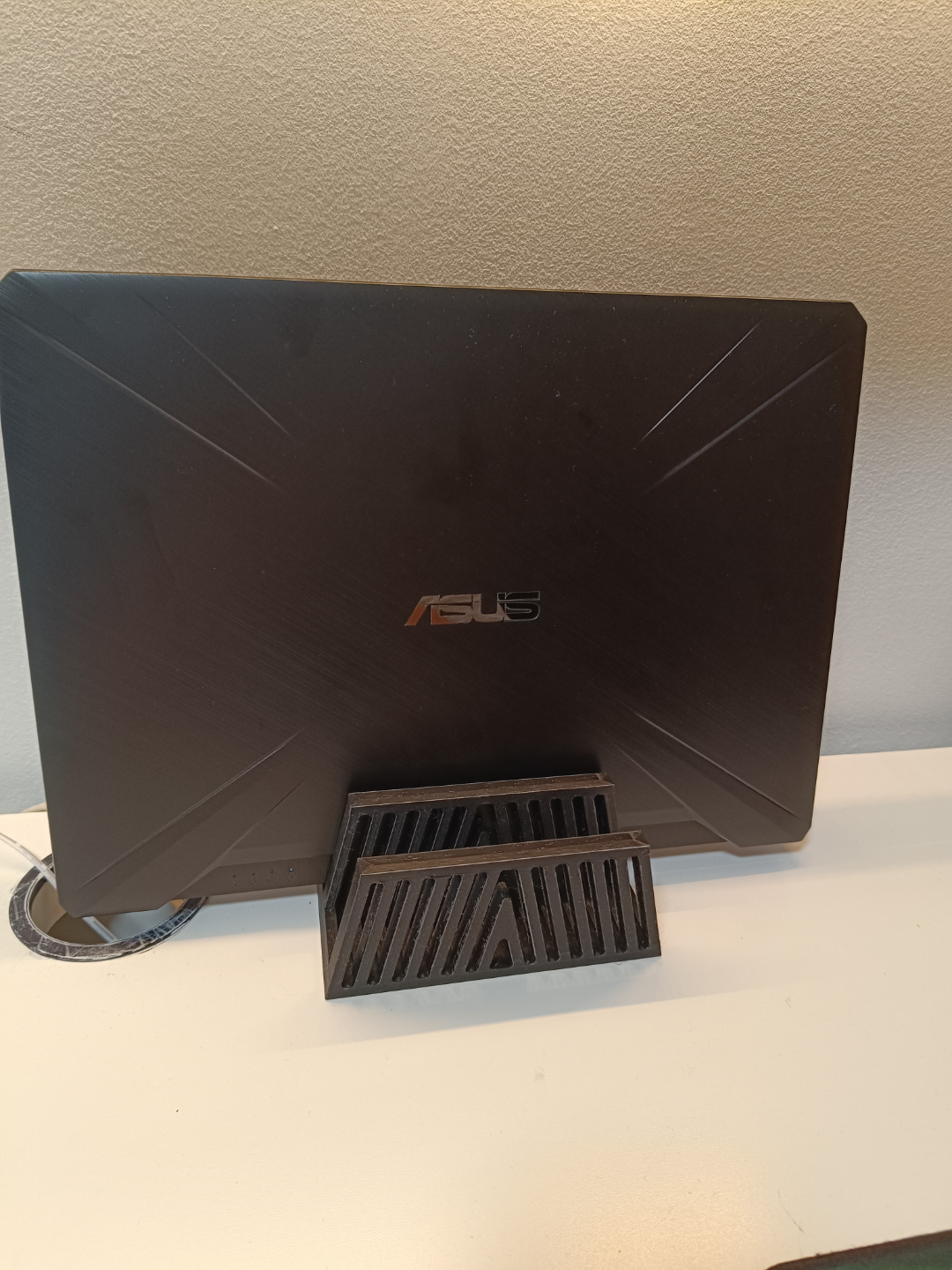 Soporte Vertical para Portátiles "gaming"