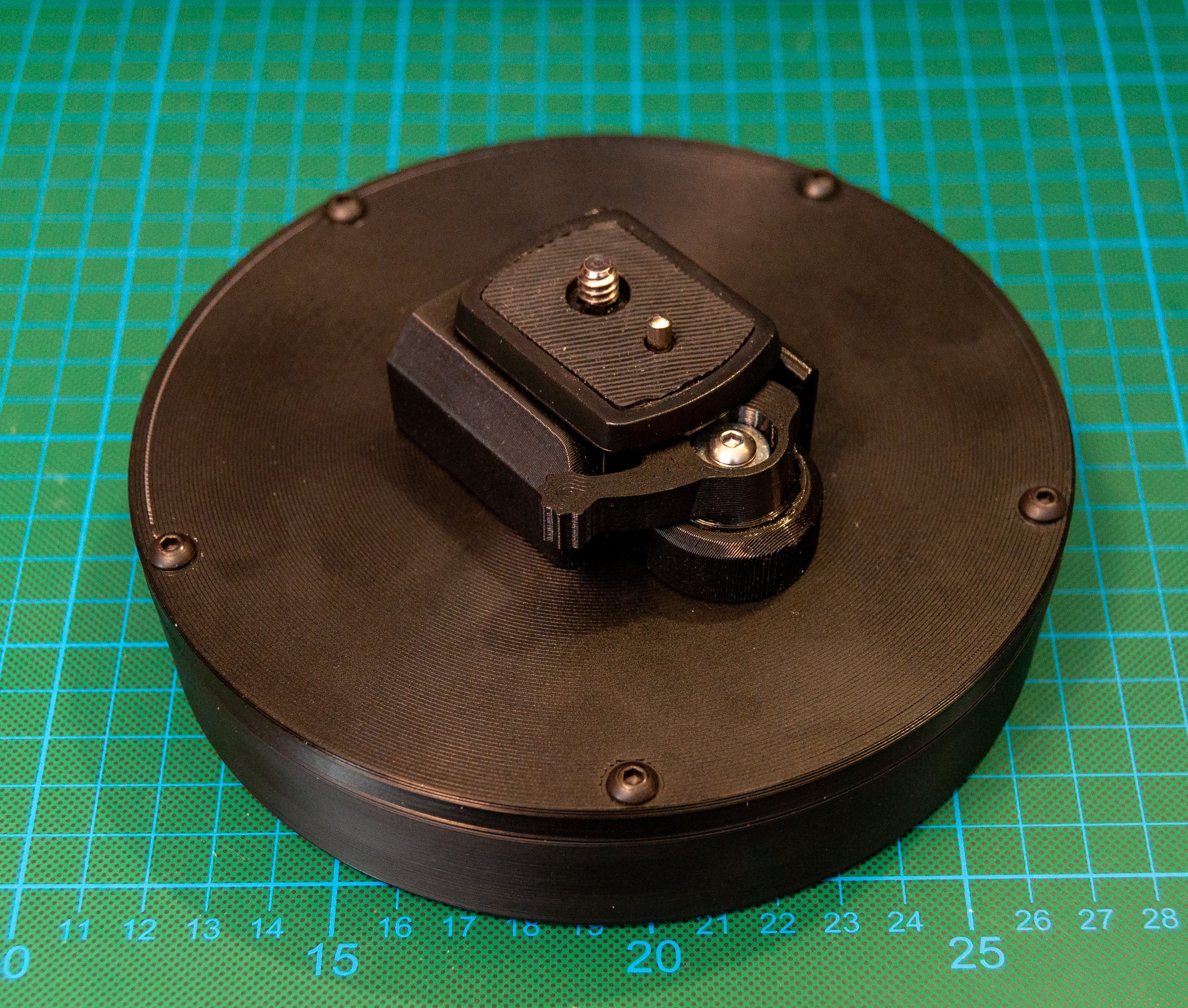 Platethora, The quick release plate for everything