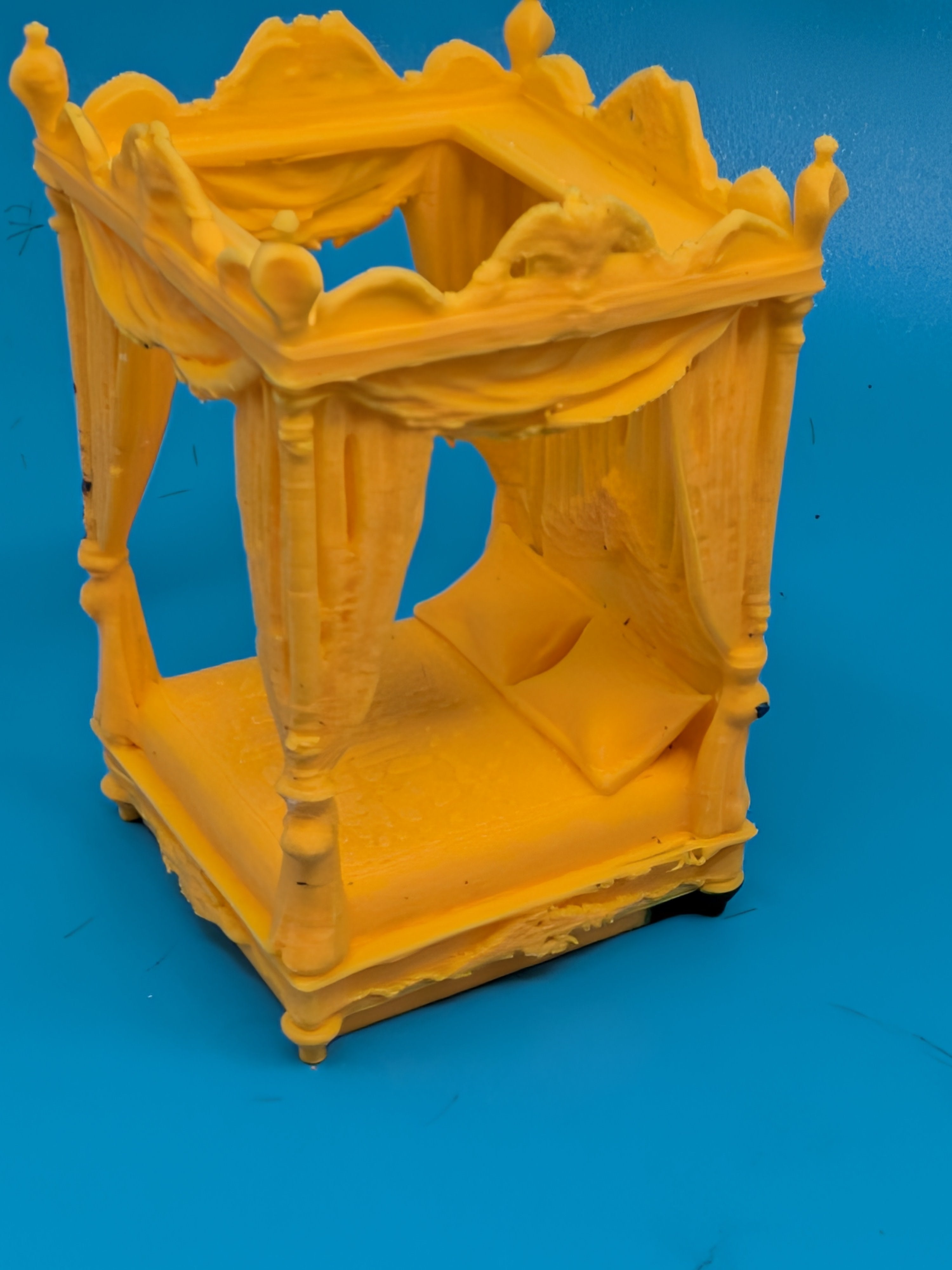 Furniture set 1 (four-poster beds)