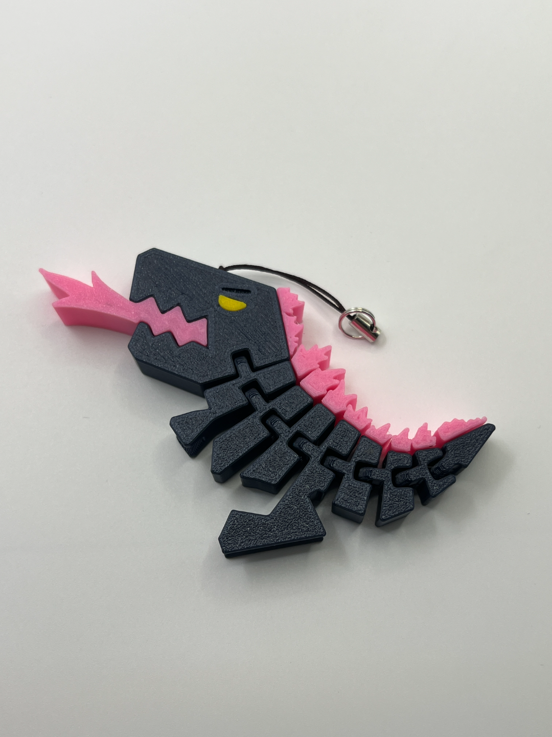 T-Rex cosplay as pink Godzilla-扮演哥斯拉的霸王龙