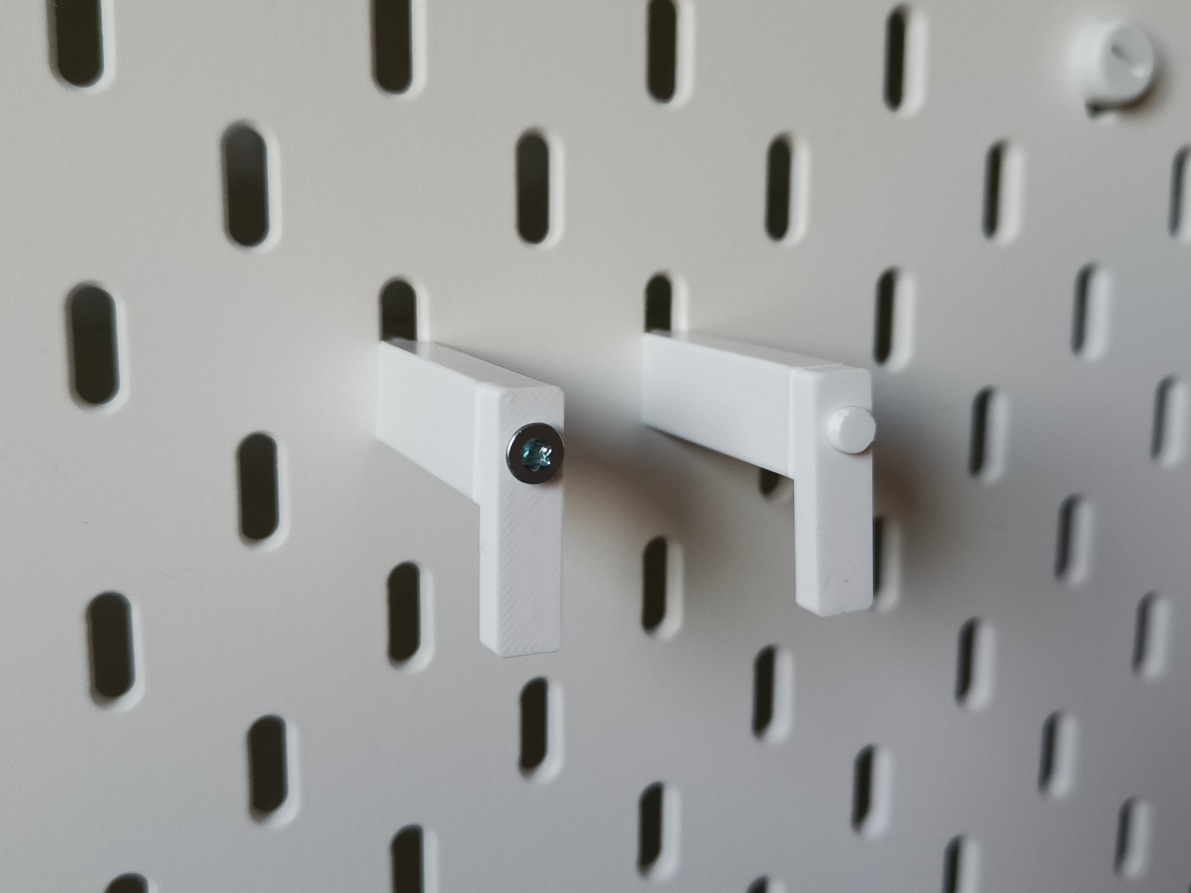 Skadis universal laptop holder with locking hook