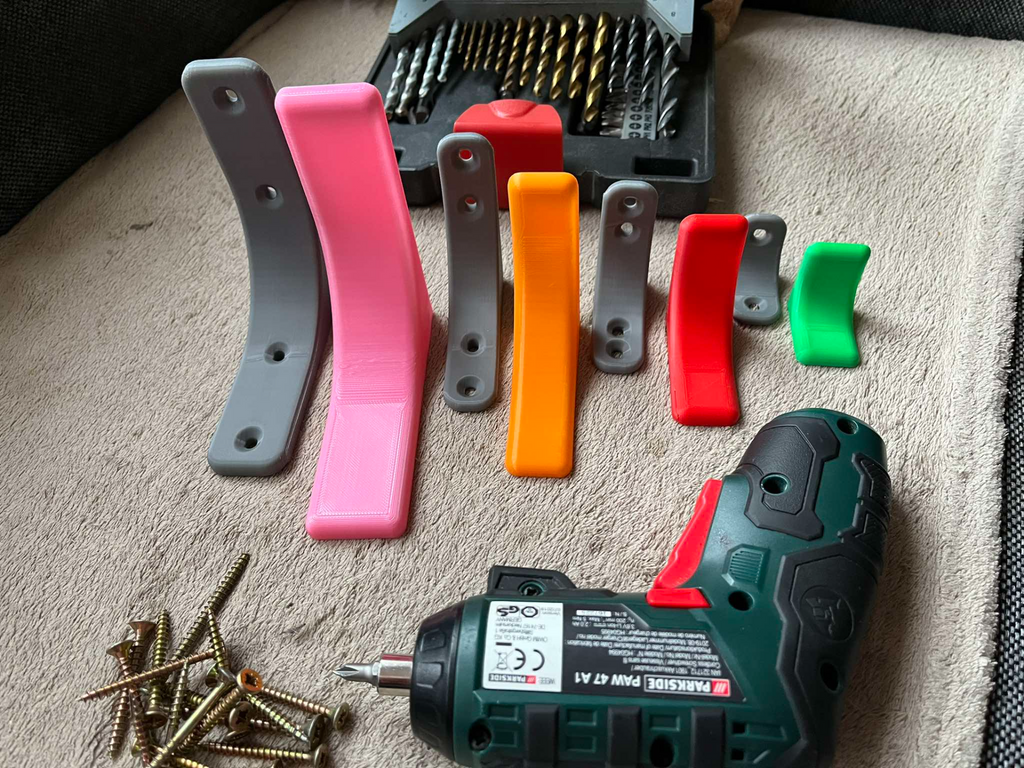 Brackets with covers, consoles with shelf covers
