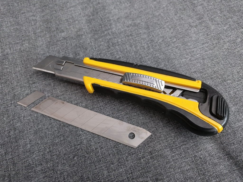 Filament cutter (only 18mm snap off blade needed)