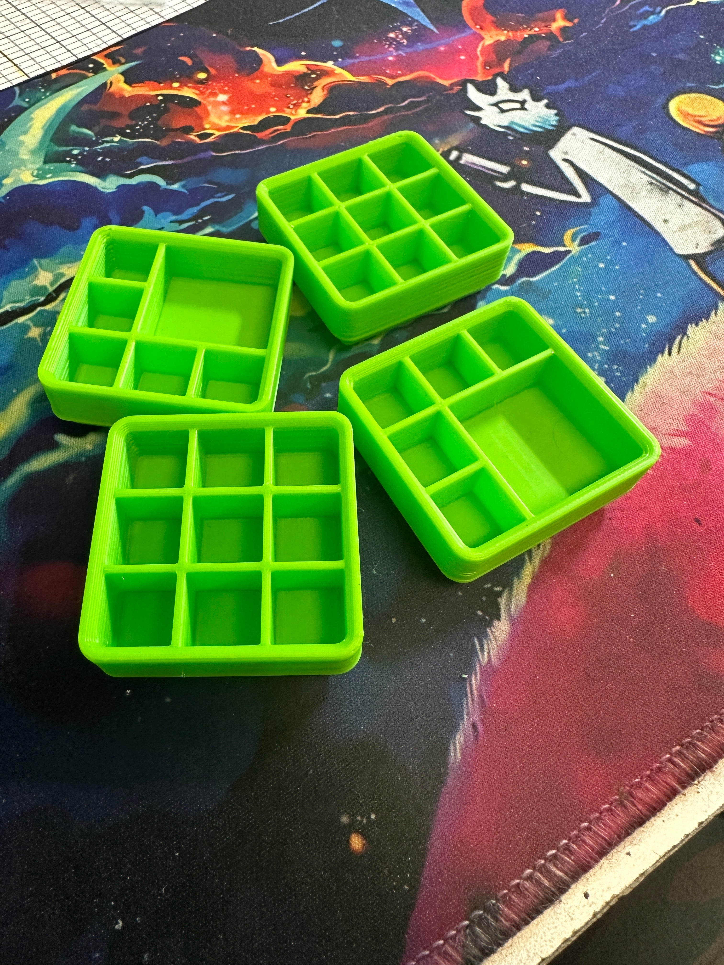 Gridfinity Big/Small Parts Tray W/ Removable 1x1 Screw Bin & Stackable Lid