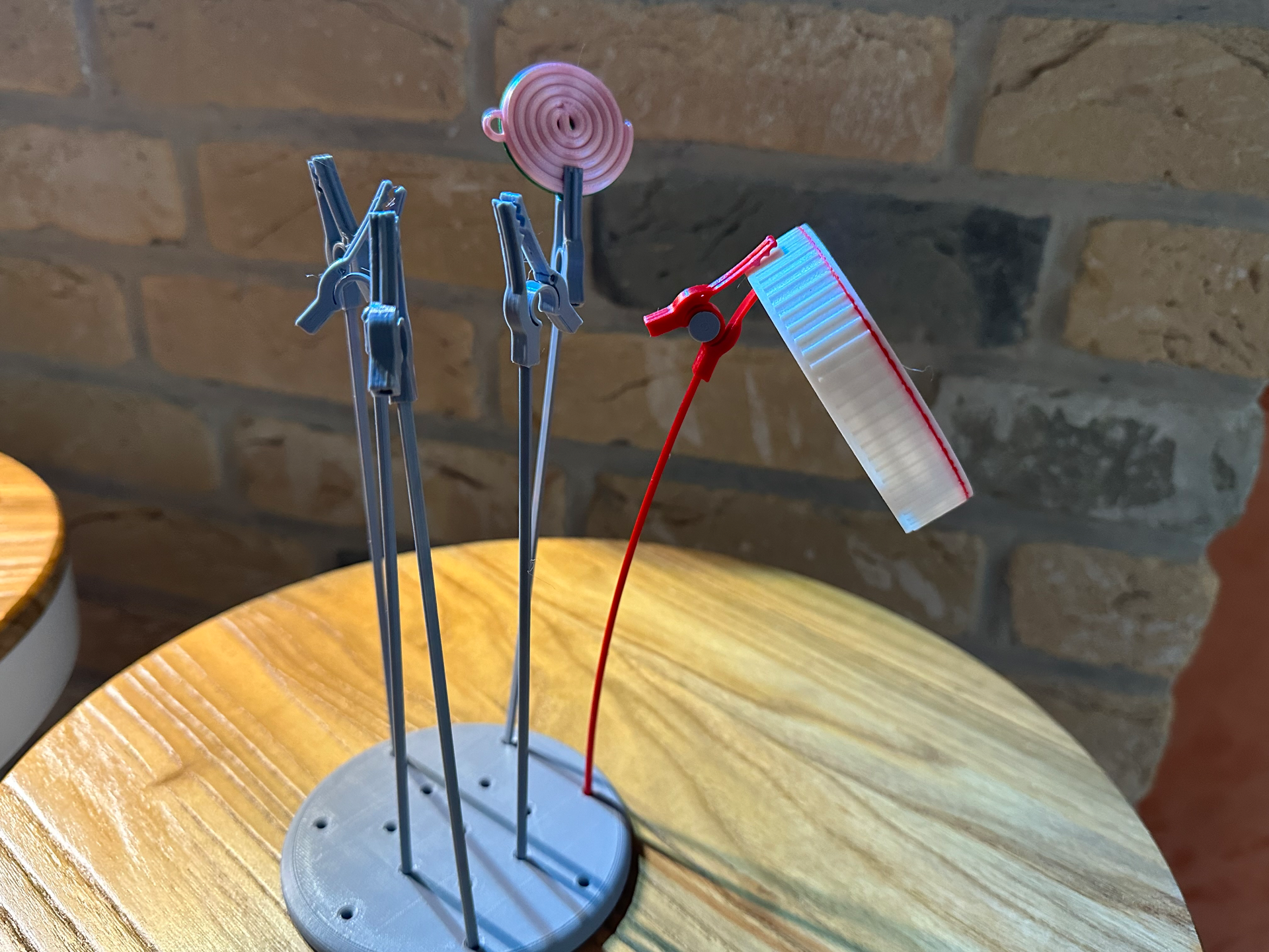 Versatile Dragon Clip - Vielseitige Drachenklammer (alligator clips for Airbrush and Filament-Clip)