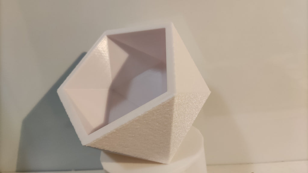Icosahedron (d20) container