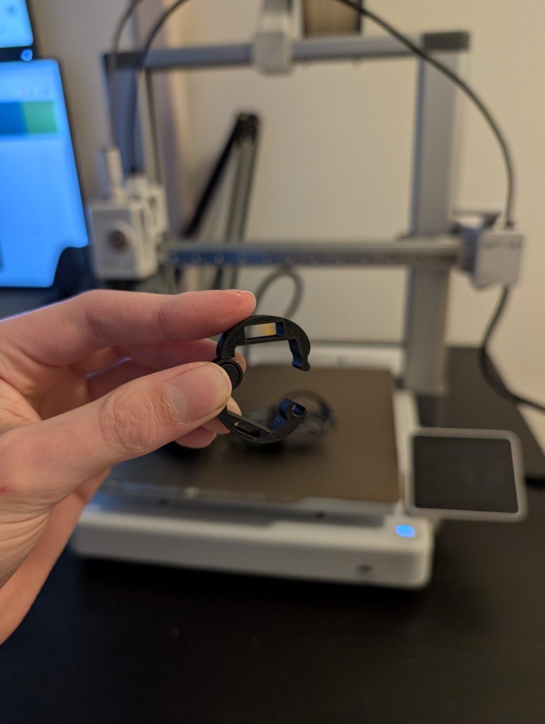Cable clip with inserts to USB A and USB C 3 Sizes