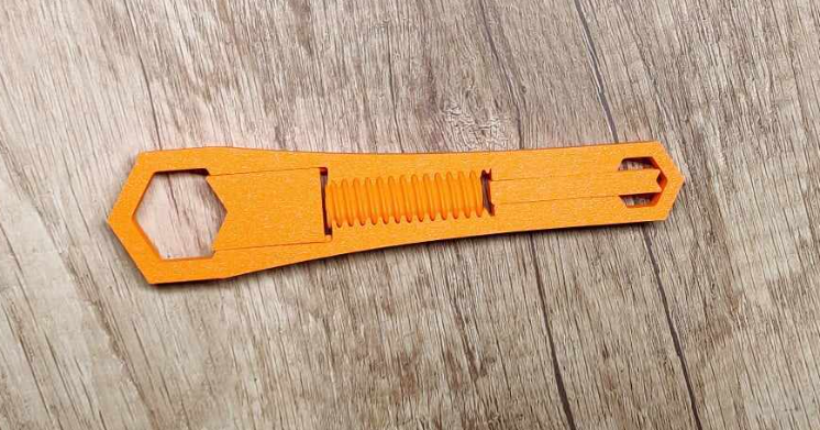 Adjustable spanner wrench