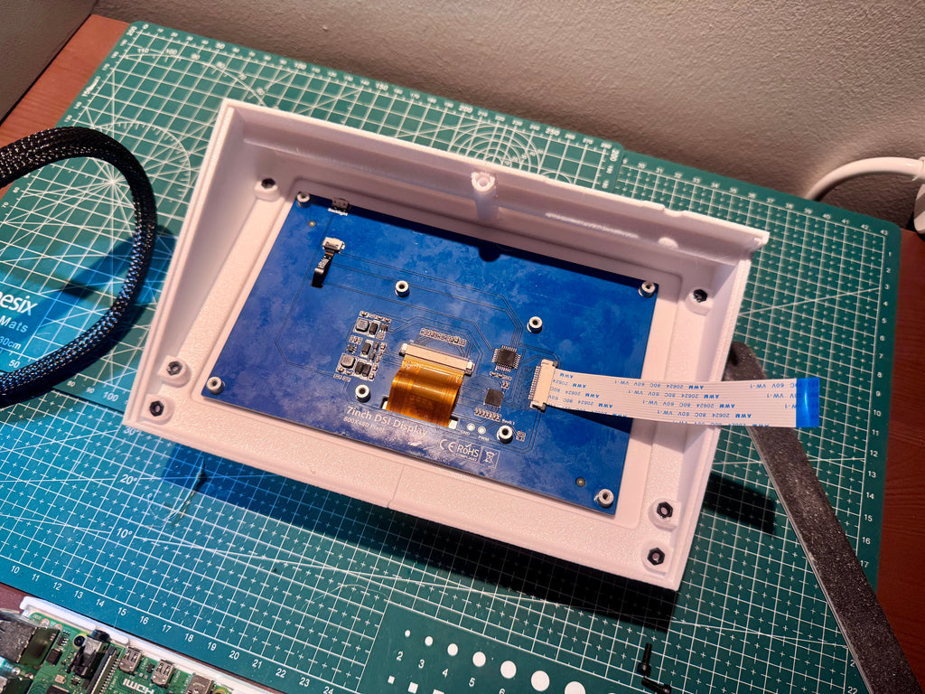 Raspberry Pi 4 and 7" display case
