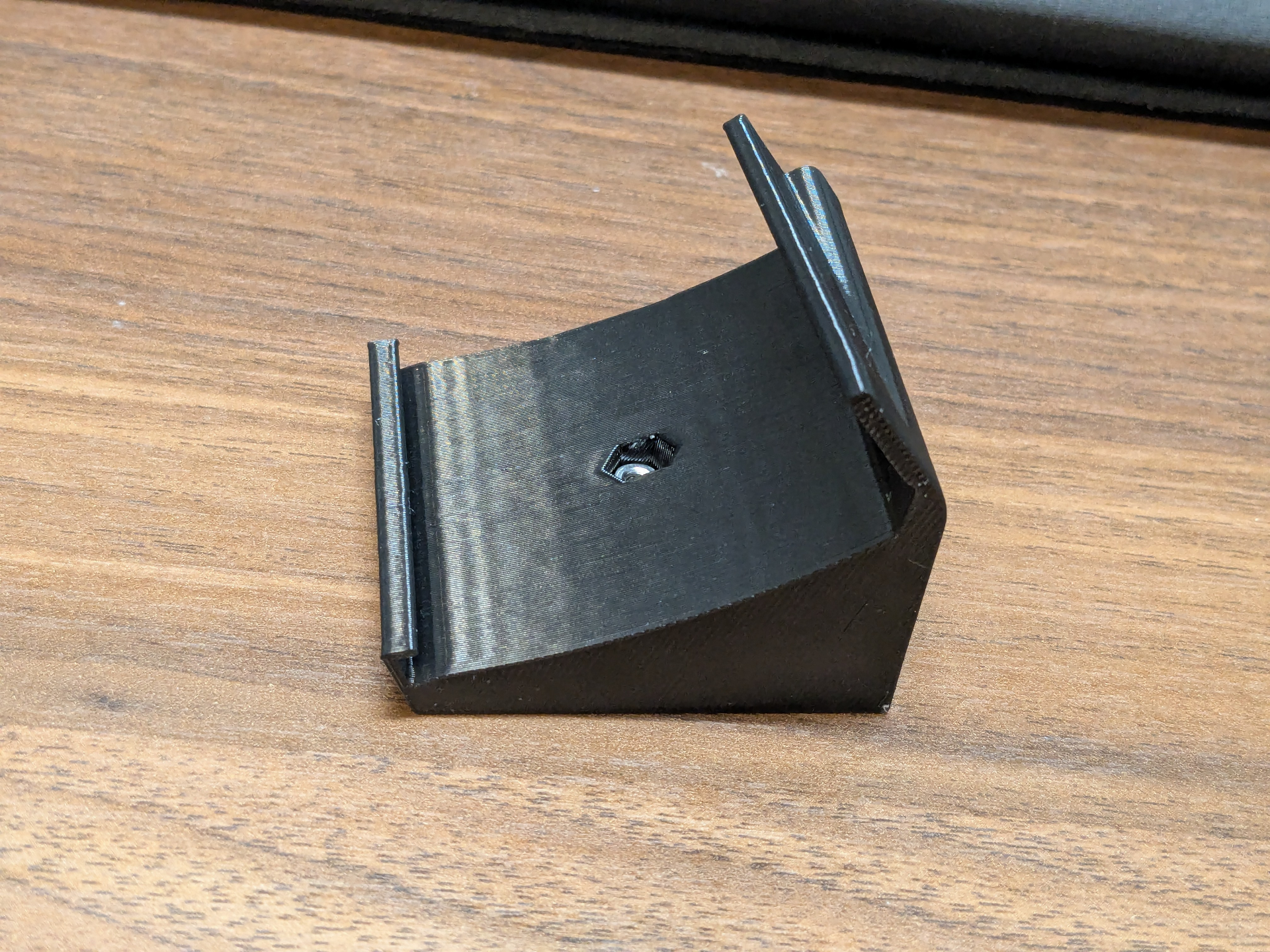RAV4 Left-side Dashboard Mount