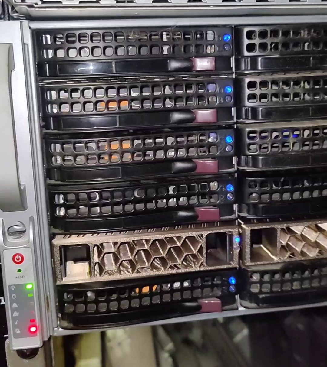 Tool-less 3.5" HDD Caddy for Supermicro Servers