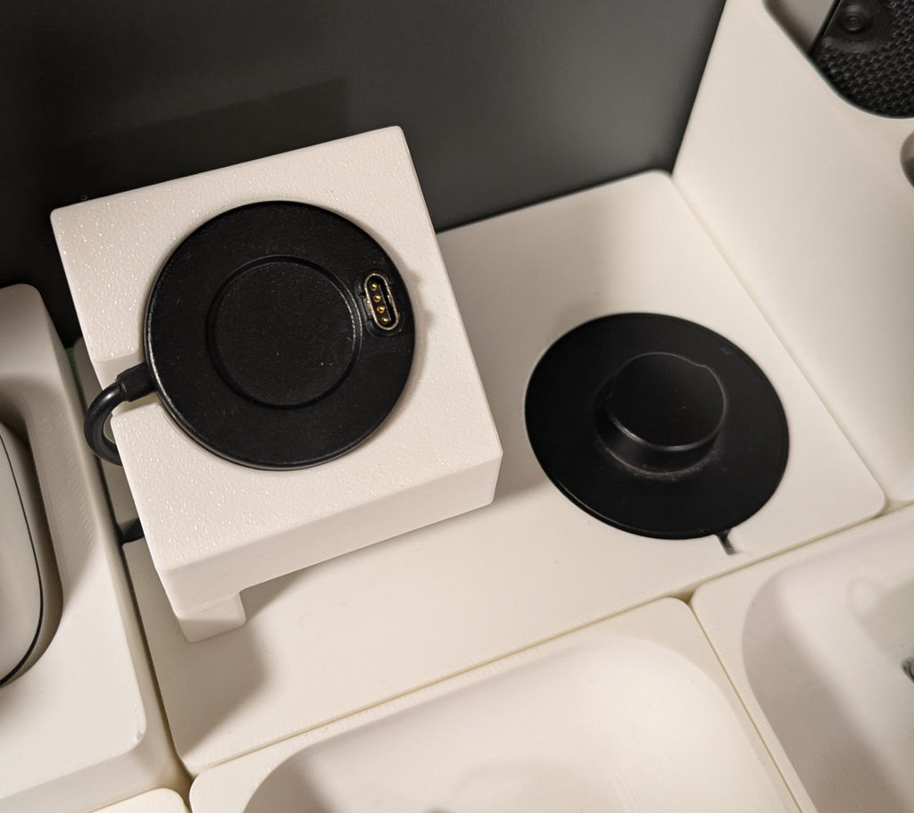Gridfinity Garmin and Oura Ring Charging Station.