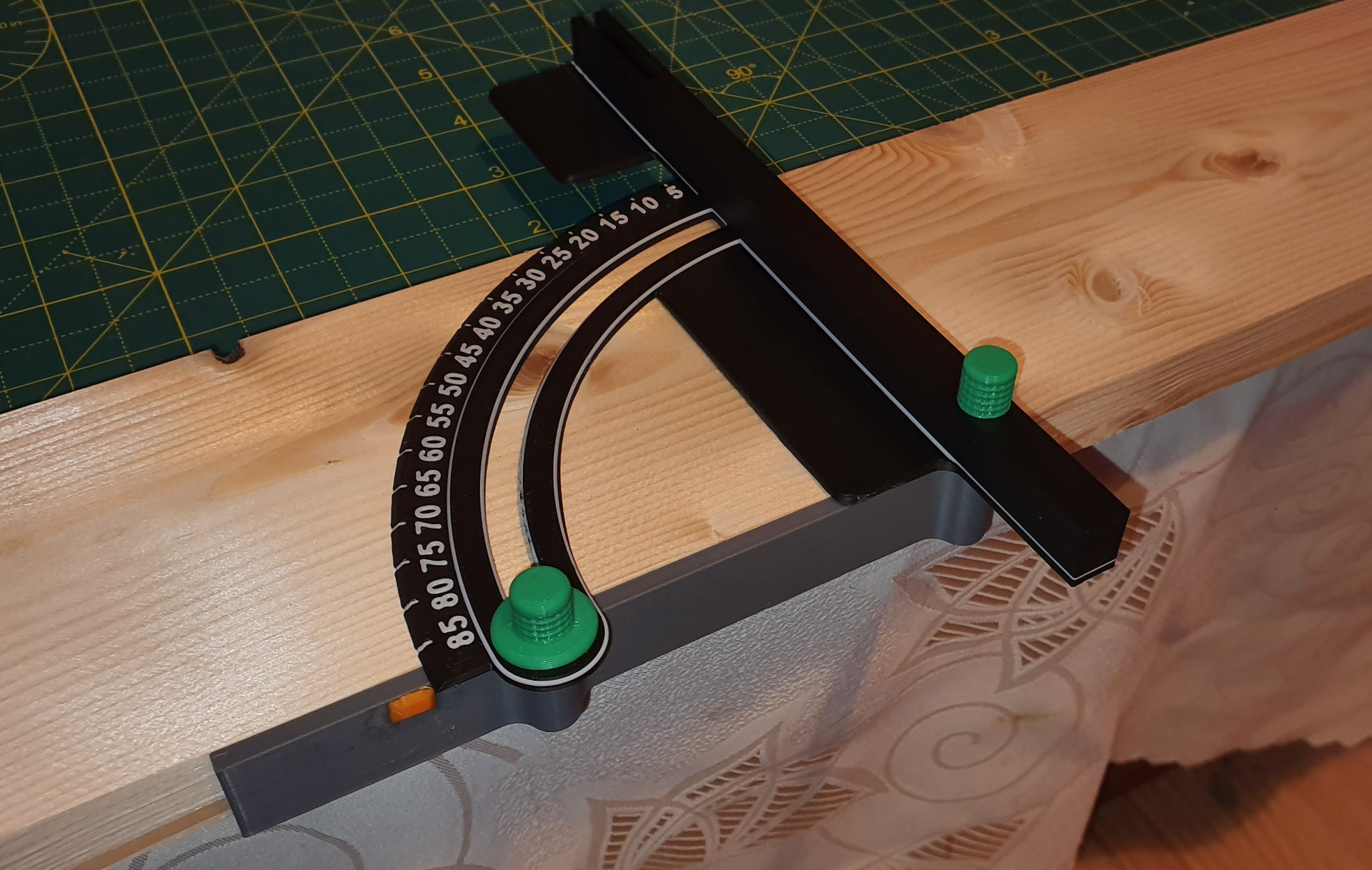 Adjustable Angle Finder and Saw Guide Rail Set