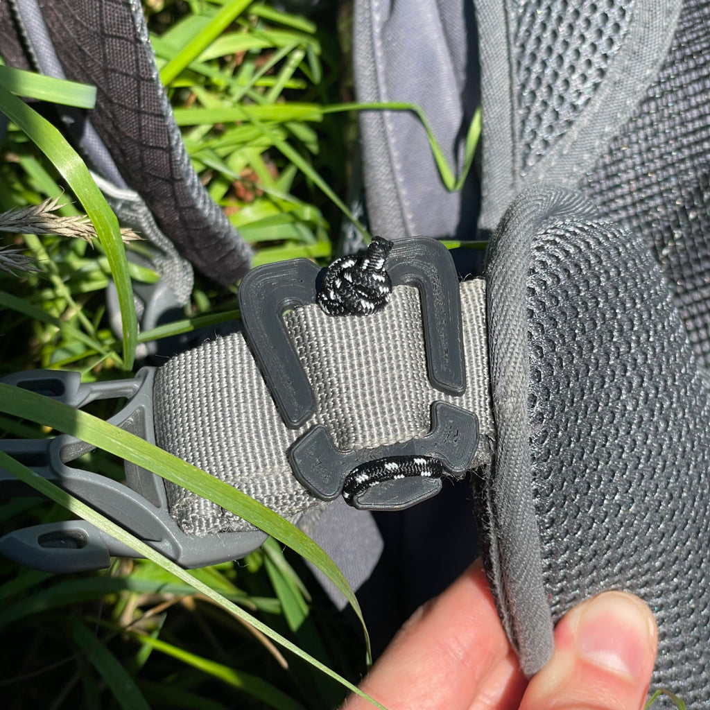 Web Dominator – Strap Clip / MOLLE Backpack