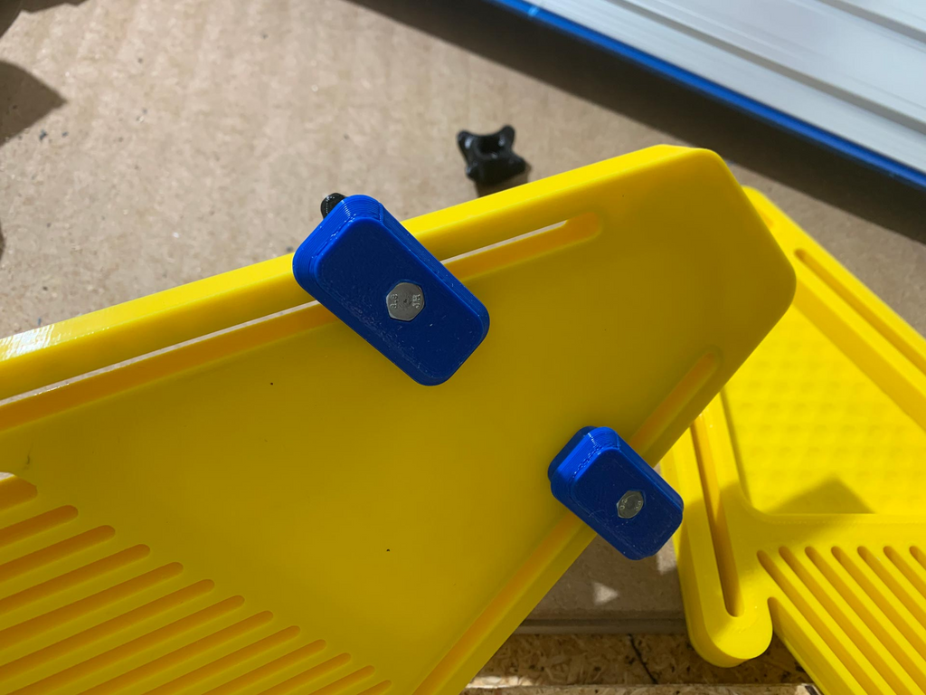 Featherboard for woodworking, no supports needed, with M5 & M6 options for knobs & track slides