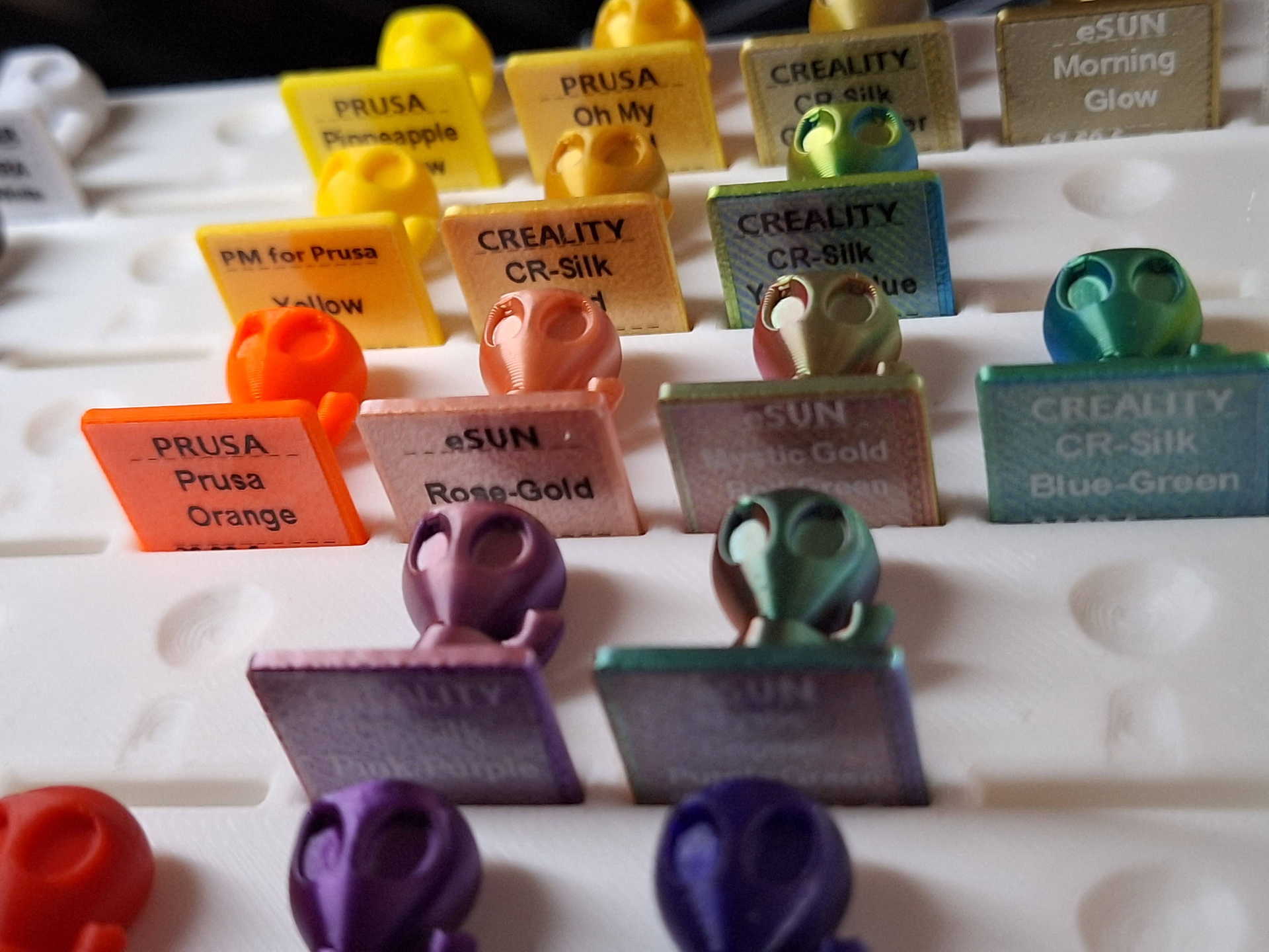 Little Alien: Filament Sample Swatch Box V-Shape